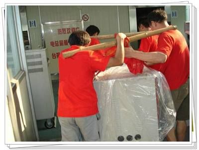 搬魚(yú)缸多少錢一次啊：搬魚(yú)缸的費(fèi)用主要取決于魚(yú)缸的大小、距離的遠(yuǎn)近以及新家的入戶方式等因素
