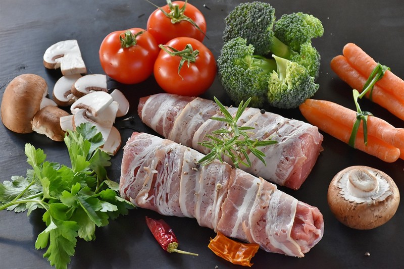 銀龍魚吃瘦肉嗎(銀龍魚吃肉是吃肉的還是吃素的) 銀龍魚吃瘦肉嗎(銀龍魚吃肉是吃肉的還是吃素的) 銀龍魚百科 第2張