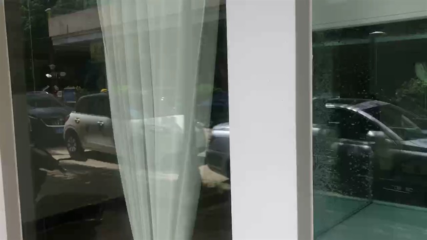 從外面拍進(jìn)來看不背光，哈哈