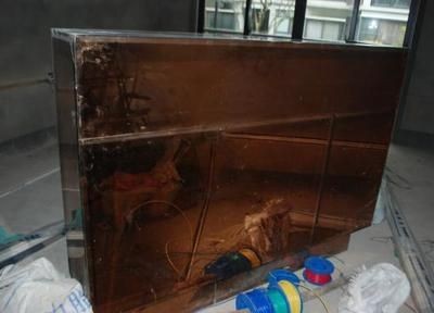 茶色玻璃魚(yú)缸