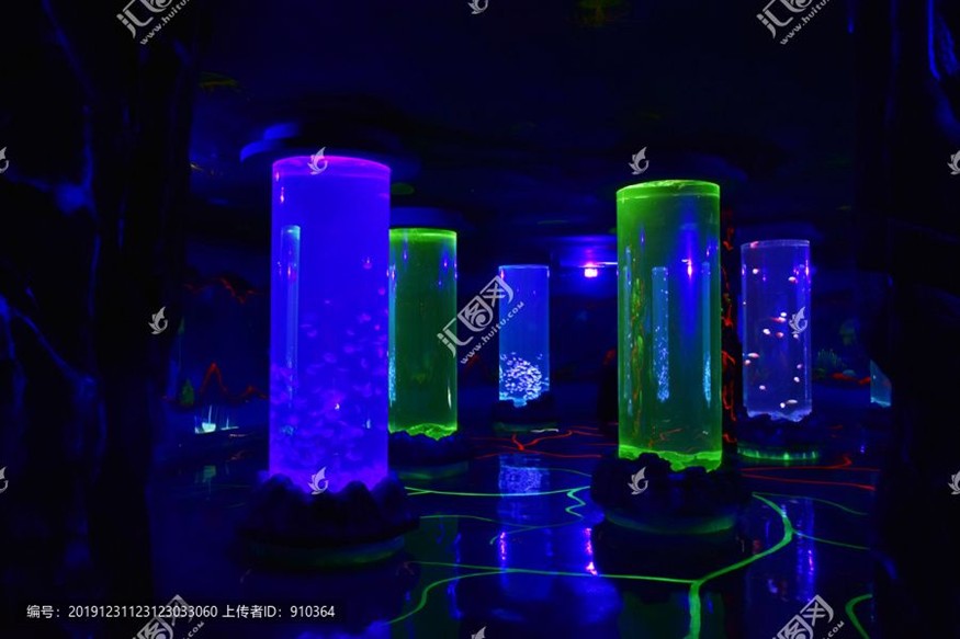 玻璃柱魚缸效果圖：玻璃柱魚缸效果圖大全