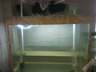 帶蓋上濾魚(yú)缸改造：帶蓋上濾魚(yú)缸改造可以通過(guò)以下幾個(gè)步驟進(jìn)行以下幾個(gè)步驟