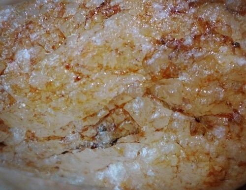 白水晶放魚缸：白水晶放在魚缸中可以增加魚缸的觀賞性，但需要注意一些事項(xiàng)