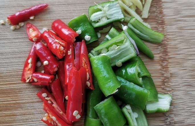 紅龍魚須:紅金龍魚吃什么飼料好 紅龍魚須:紅金龍魚吃什么飼料好 紅龍魚百科