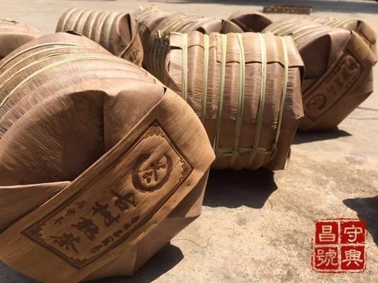 茶葉能放魚缸里嗎為什么會(huì)發(fā)霉：茶葉不建議放入魚缸，這些物質(zhì)可能對(duì)魚類影響
