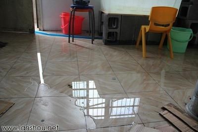 瓷磚可以用來做魚缸么視頻:瓷磚可以用來制作魚缸嗎? 魚缸百科 第1張 瓷磚可以用來做魚缸么視頻:瓷磚可以用來制作魚缸嗎? 瓷磚可以用來做魚缸么視頻:瓷磚可以用來制作魚缸嗎? 魚缸百科 第1張