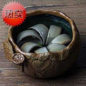 茶水倒入魚缸會怎么樣：倒入魚缸后，茶水倒入魚缸后會對魚的生存造成影響嗎