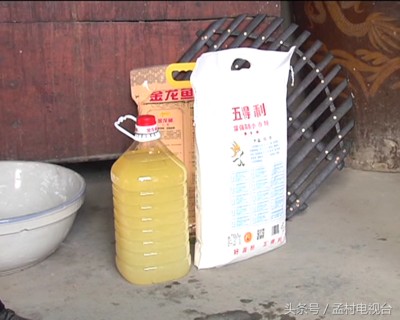 紅龍魚上色用什么燈光比較好看（紅龍魚上色用什么燈光比較好看呢）