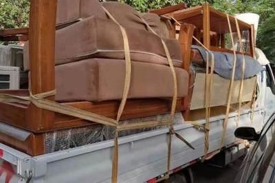 搬運工為玻璃廠運魚缸：搬運工為玻璃廠運魚缸的具體情況可能會有所不同，但根據搜索結果，工為玻璃廠運送魚缸，細節與