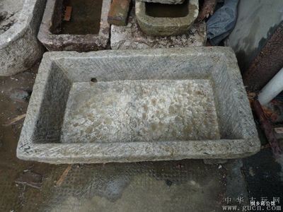 白玉石放魚缸好不好：玉石放魚缸中會(huì)對(duì)水質(zhì)產(chǎn)生影響嗎？
