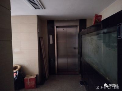 大型魚缸搬運上樓梯工具怎么用的：大型魚缸搬運上樓梯的工具需要注意的事項需要遵守