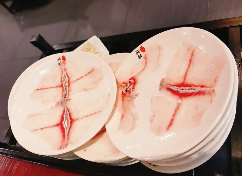 麗江龍魚店，幾種不同風格的一句短標題供你參考，，探秘麗江龍魚店，邂逅奇幻水族世界！，麗江寶藏丨特色龍魚店驚艷亮相！，聚焦麗江龍魚店，領略獨特魚趣風采！