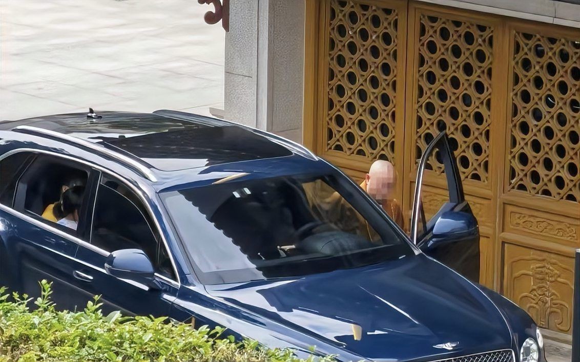 和尚開邁巴赫，你可以按需選用，，反差風(fēng)，和尚駕邁巴赫，奇景引熱議，懸念風(fēng)，和尚怎會(huì)開上邁巴赫？，直白風(fēng)，和尚與邁巴赫的