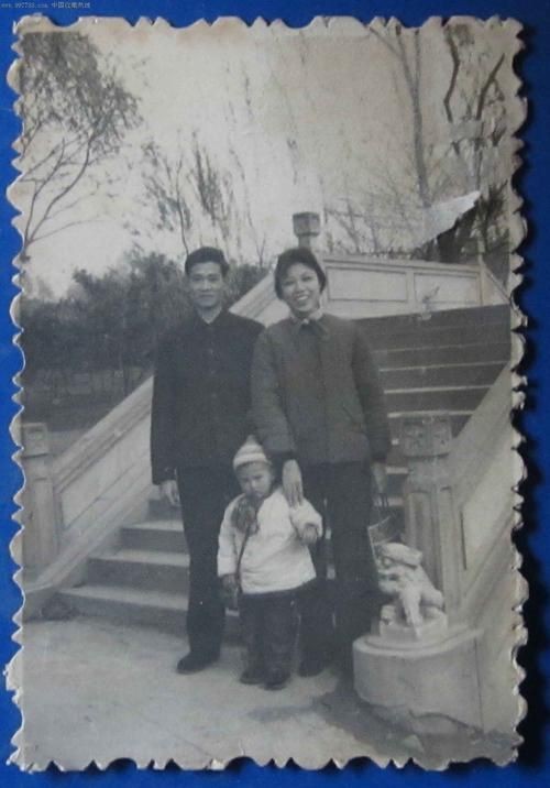 和昌興龍一家三口照片