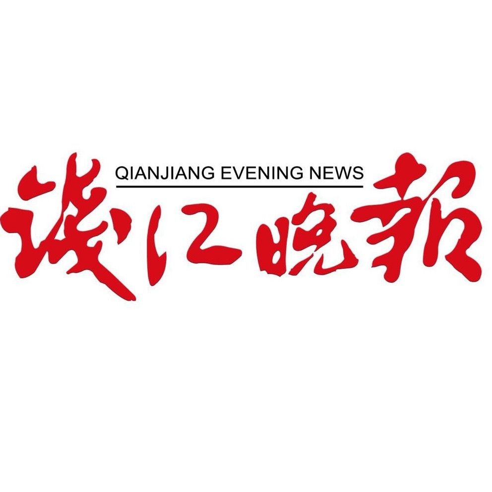 和昌興龍一家三口照片