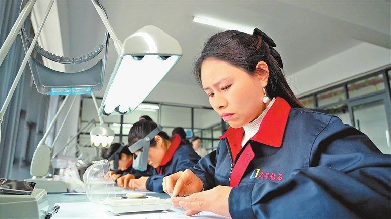 河南最厲害三個培育鉆石公司 龍魚論壇 第9張 河南最厲害三個培育鉆石公司 河南最厲害三個培育鉆石公司 龍魚論壇 第9張