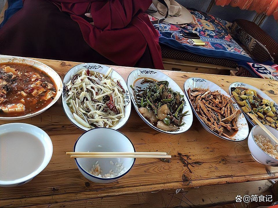 和尚一般吃什么食物，揭秘僧侶餐桌，和尚日常