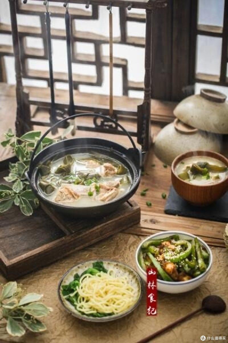 過(guò)背金龍魚認(rèn)主人的表現(xiàn)，揭秘過(guò)背金龍魚認(rèn)主時(shí)的專屬互動(dòng) 過(guò)背金龍魚認(rèn)主人的表現(xiàn)，揭秘過(guò)背金龍魚認(rèn)主時(shí)的專屬互動(dòng) 龍魚百科 第3張