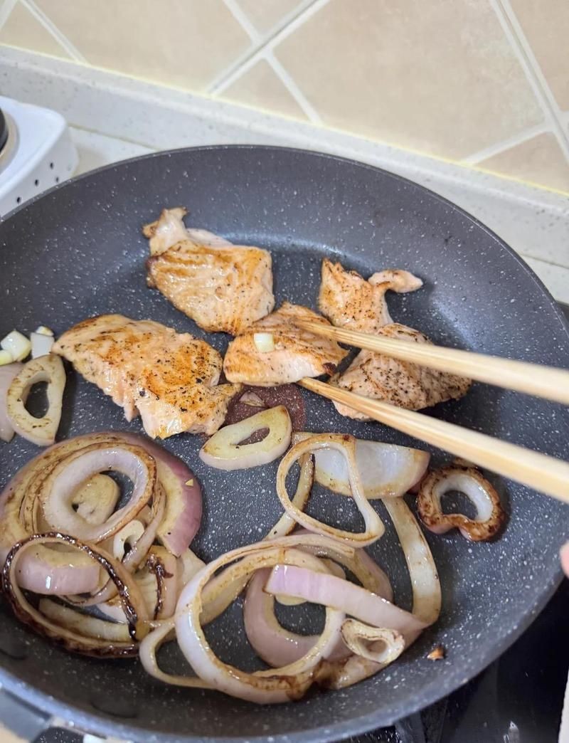 家庭版煎三文魚，香嫩入味！家庭版零失敗煎三文魚教程