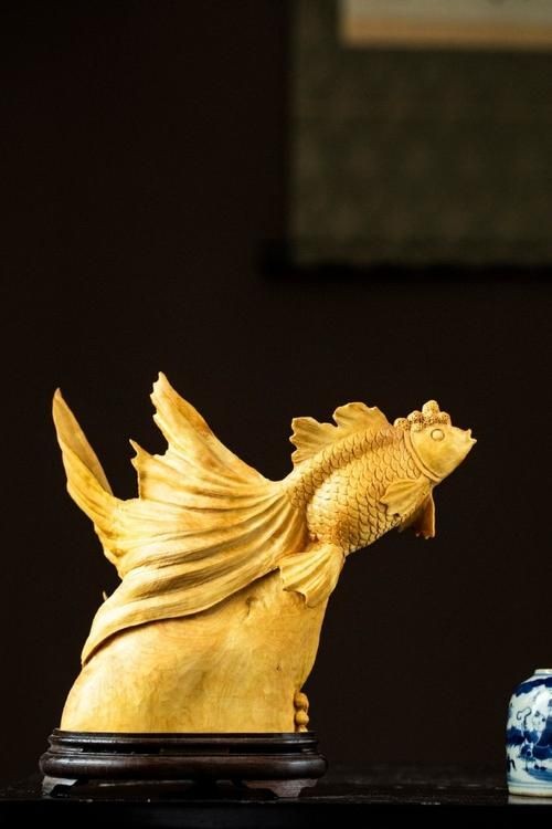 木雕金魚圖片大全大圖：“木雕金魚”傳統(tǒng)手工藝品的藝術(shù)魅力與視覺(jué)呈現(xiàn)