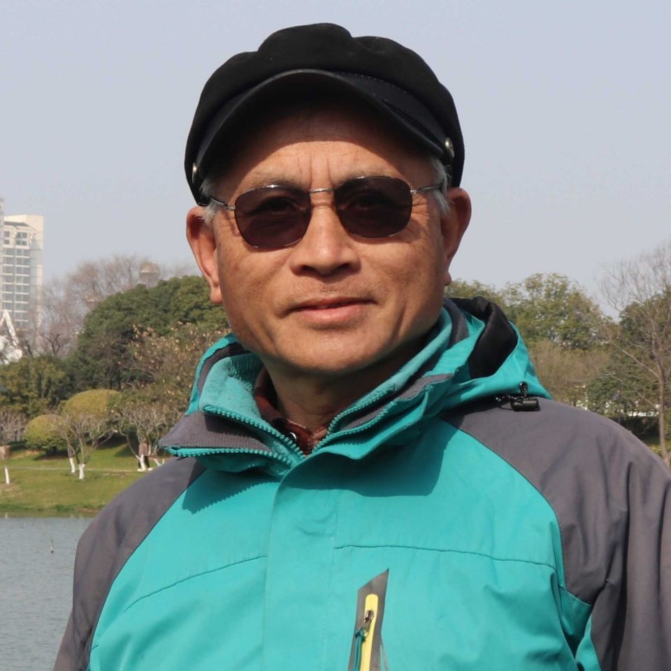 皇冠三間魚一天喂多少：——紅尾皇冠三間魚正確養法全指南