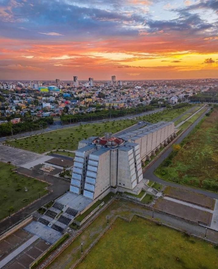 哥倫布的棺柩不落地的原因：克里斯托弗·哥倫布墓地揭秘哥倫布遺骸的神秘故事