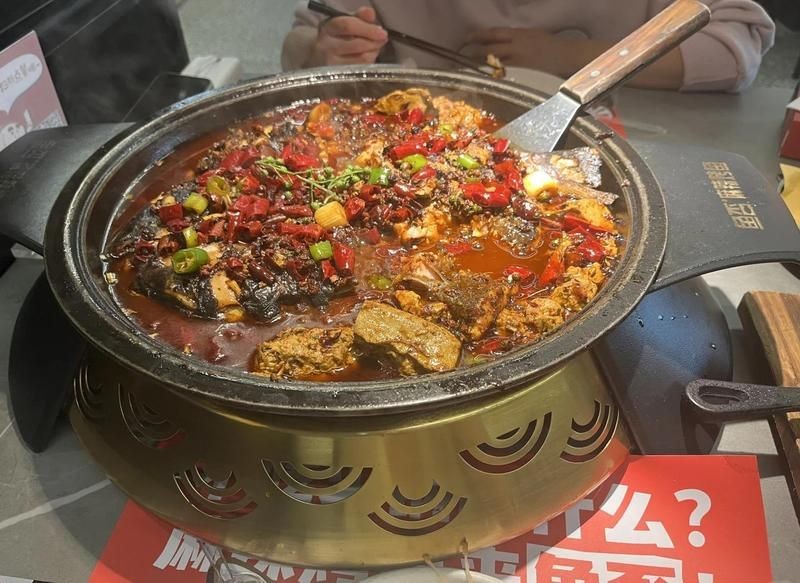 廣安龍魚店：“廣安龍魚店”信息整理：美蛙魚頭火鍋,特色魚肴與地方品牌