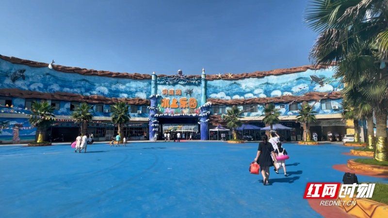 岳陽水族館：*《岳陽水族箱》清代化海洋主題場景設計