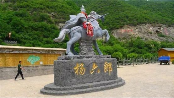 中國龍金鎖關過關：“中國龍金鎖關”是一場融合傳統文化與現代文旅創意的特色體驗