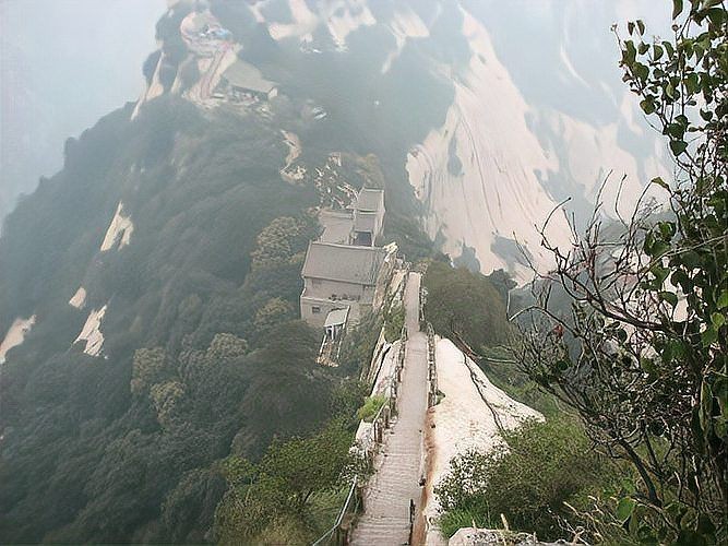 中國龍金鎖關過關：“中國龍金鎖關”是一場融合傳統文化與現代文旅創意的特色體驗