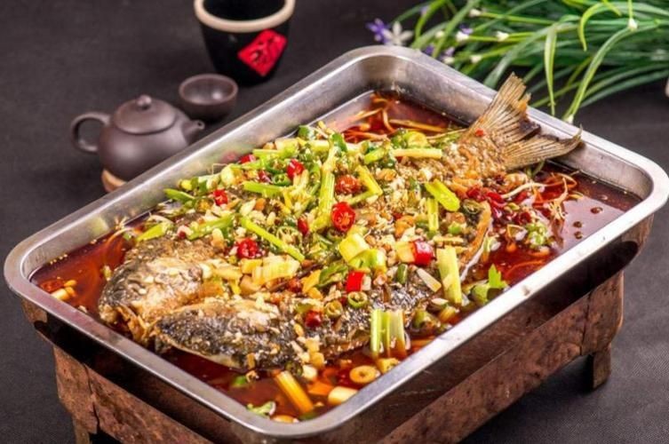 怒江傈僳族自治州魚缸店：怒江傈僳族自治州一家獨特魚缸店巧妙融合了當?shù)刈匀簧鷳B(tài)與傈僳族文化特色