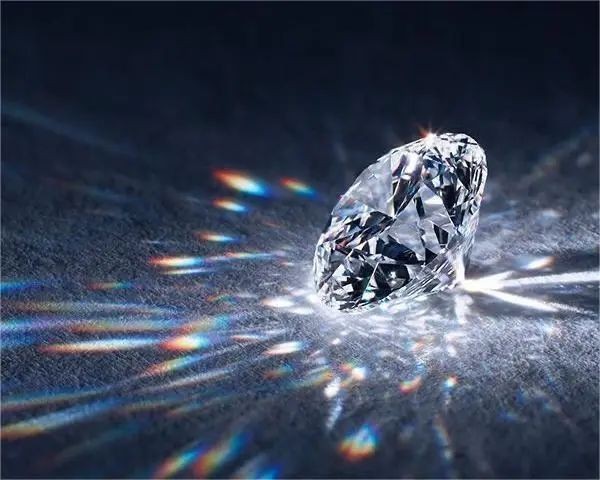 河南鉆石和真鉆一樣嗎|河南鉆石與真鉆存在一定區別從外觀上看二者極為相似