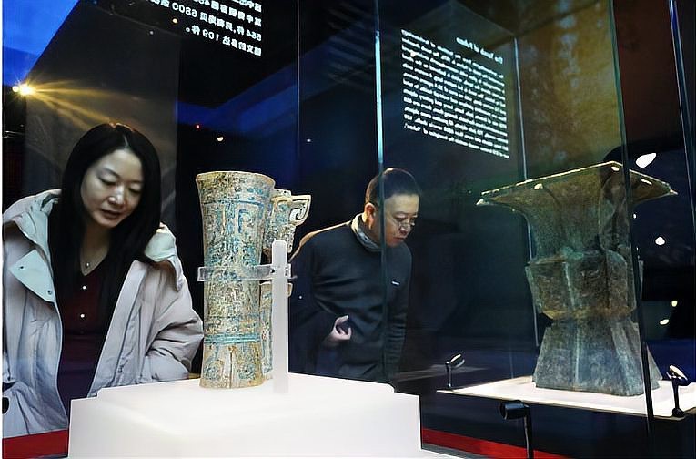 龍形器物多久需要凈化一次|五大化煞法器—龍擺放老王說玄學黃龍玉需要消磁凈化嗎