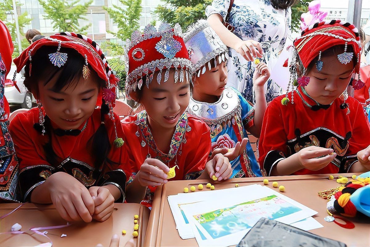 紅龍圖案如何結合AR技術|紅龍圖案結合ar技術可通過以下方式實現交互與文化創新