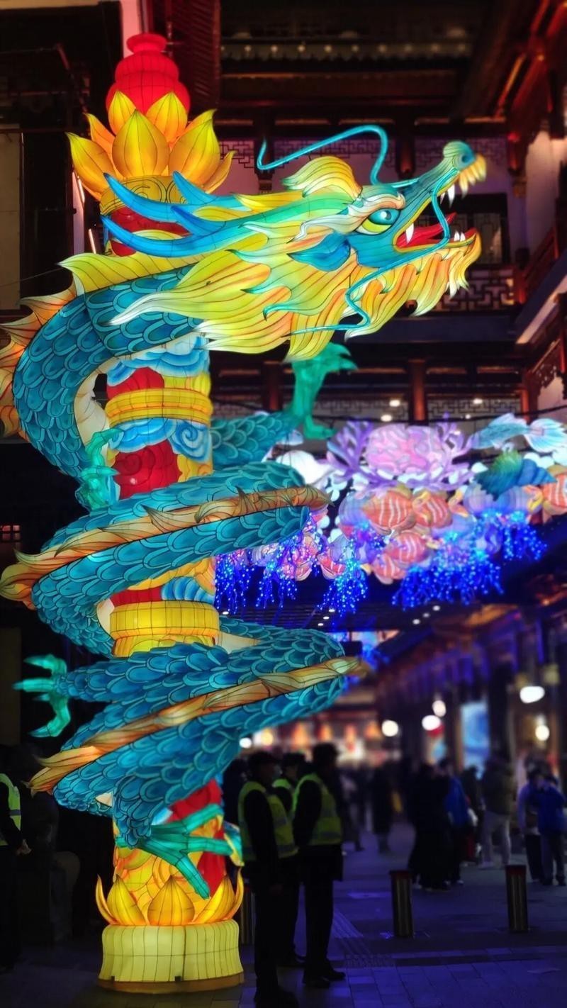 能提供幾張龍魚燈擺放的圖片嗎？|——龍魚燈光的使用方法