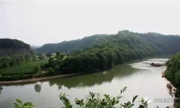 左青龍是指進門還是出門|“左青龍”方位的判定標準及其在進門與出門場景中的應用 左青龍是指進門還是出門|“左青龍”方位的判定標準及其在進門與出門場景中的應用 龍魚論壇 第3張