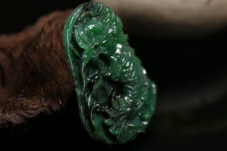 龍魚的寓意和象征翡翠圖片【淘寶網龍魚翡翠龍魚吊墜寓意大揭秘:龍魚、鯉魚、金魚各不同】
