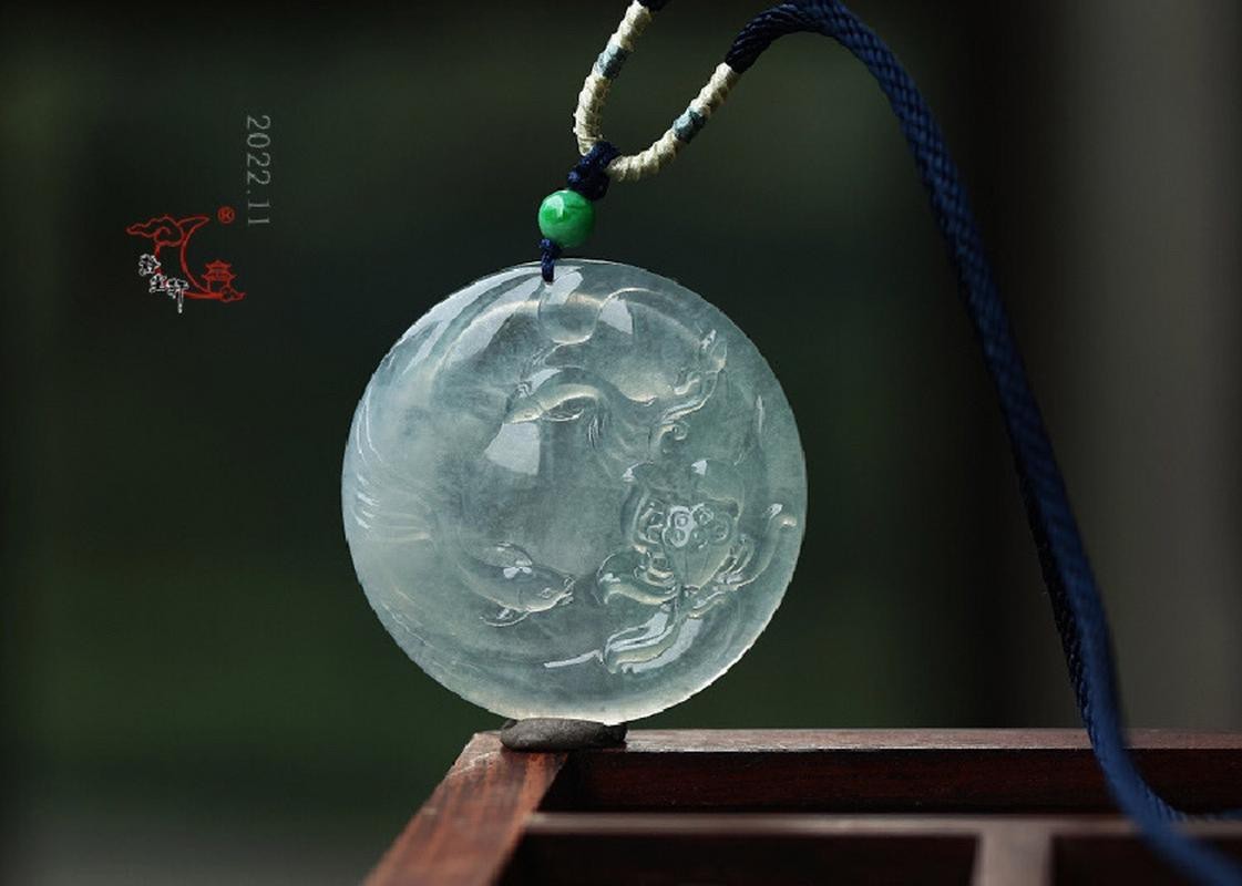 翡翠荷花魚圖案大全【淘寶網，糯冰種荷花魚翡翠吊墜讓我驚艷了整個夏天】