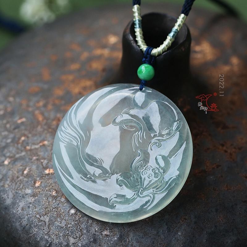 翡翠荷花魚圖案大全【淘寶網，糯冰種荷花魚翡翠吊墜讓我驚艷了整個夏天】