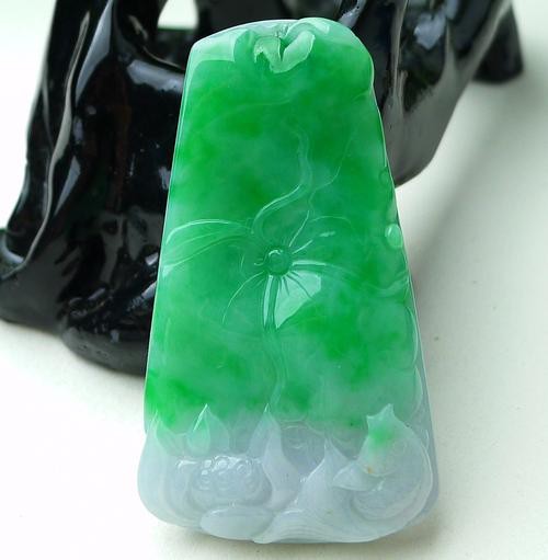 翡翠荷花魚圖案大全【淘寶網，糯冰種荷花魚翡翠吊墜讓我驚艷了整個夏天】