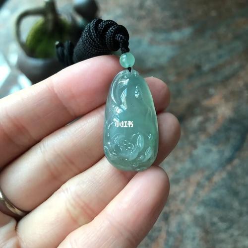 翡翠荷花魚圖案大全【淘寶網，糯冰種荷花魚翡翠吊墜讓我驚艷了整個夏天】