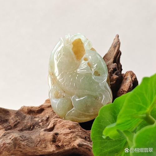 翡翠荷花魚圖案大全【淘寶網，糯冰種荷花魚翡翠吊墜讓我驚艷了整個夏天】