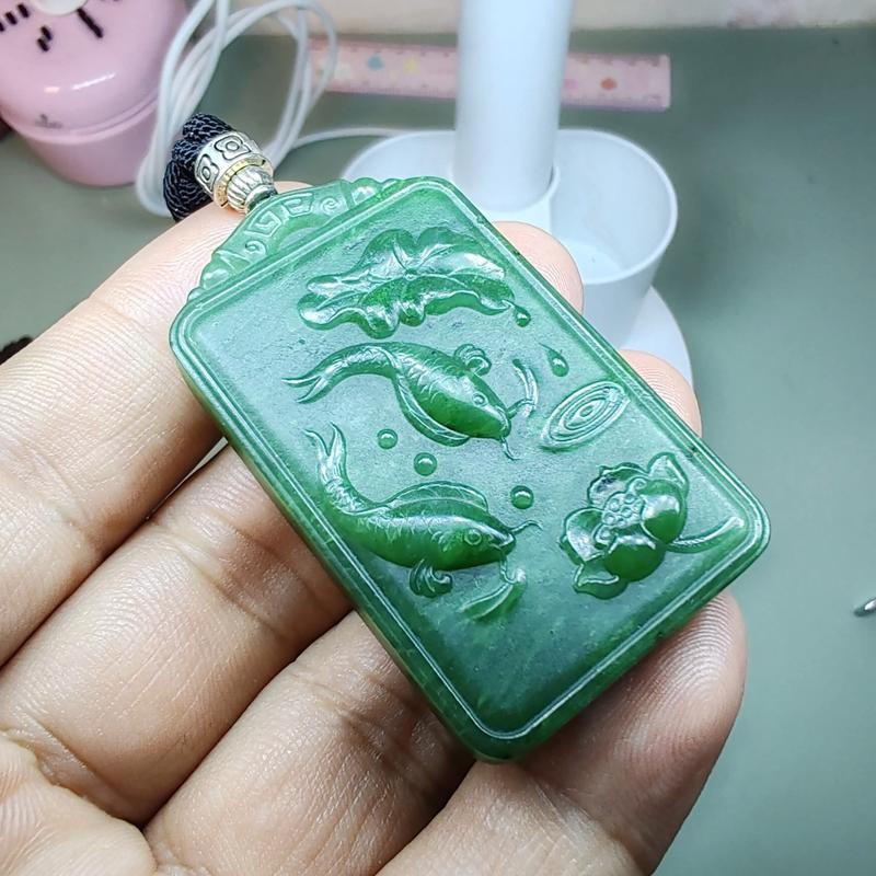 翡翠荷花魚圖案大全【淘寶網，糯冰種荷花魚翡翠吊墜讓我驚艷了整個夏天】