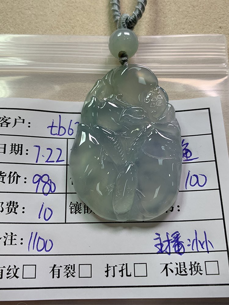 翡翠荷花魚圖案大全【淘寶網，糯冰種荷花魚翡翠吊墜讓我驚艷了整個夏天】