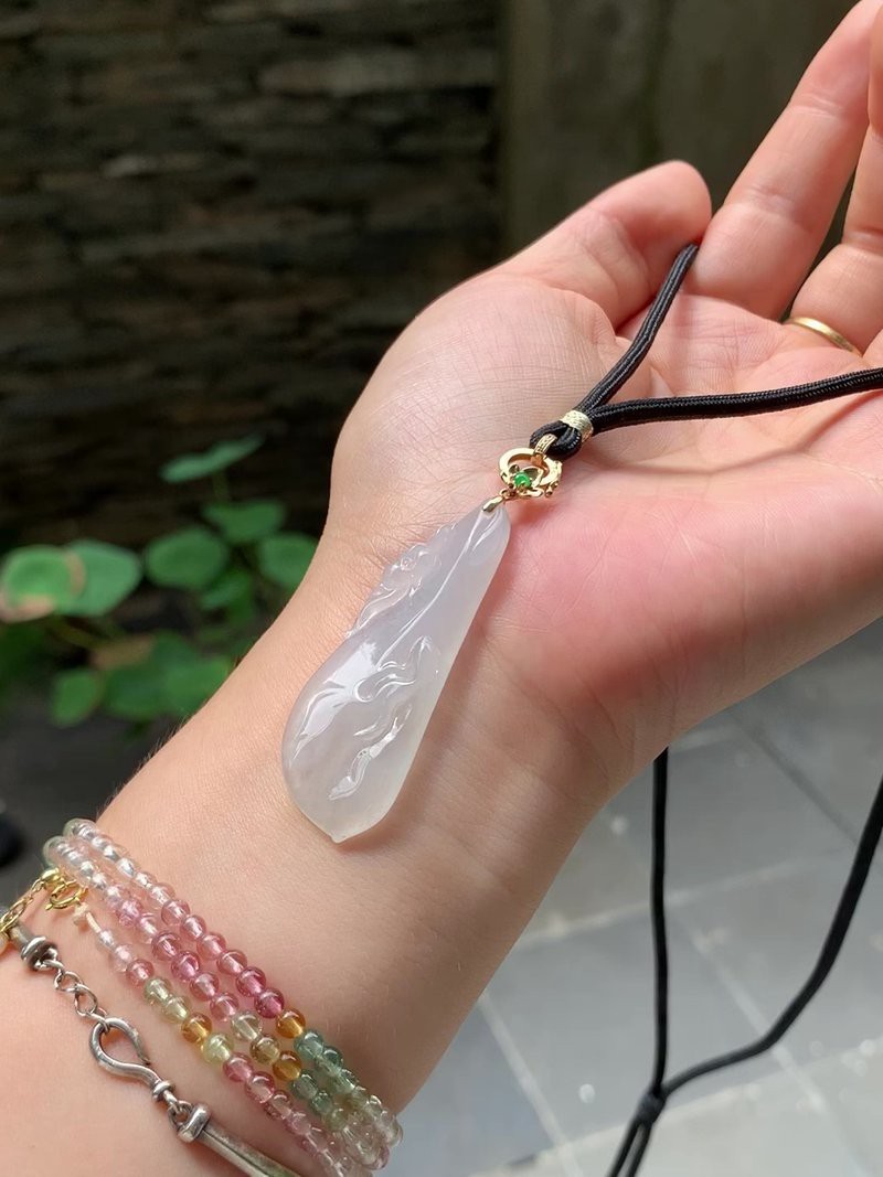 翡翠荷花魚圖案大全【淘寶網，糯冰種荷花魚翡翠吊墜讓我驚艷了整個夏天】