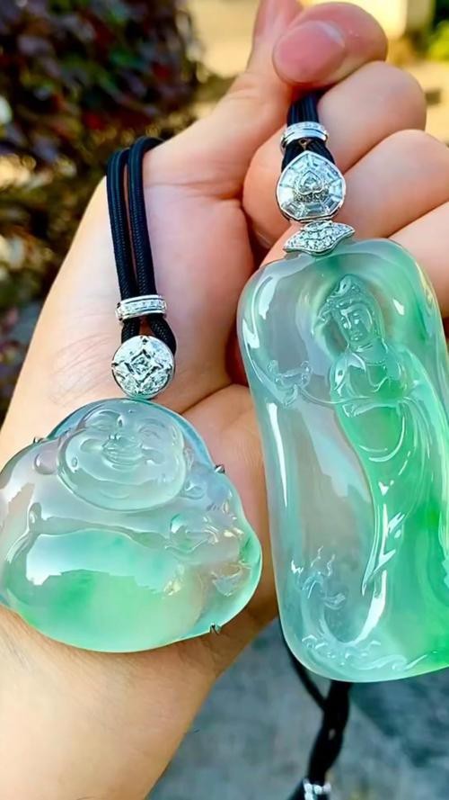 翡翠照片大全高清【全球十大翡翠排行榜,第1名估價6億,第1名大開眼界】
