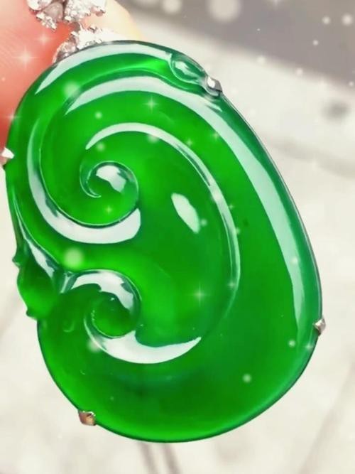 翡翠照片大全高清【全球十大翡翠排行榜,第1名估價6億,第1名大開眼界】