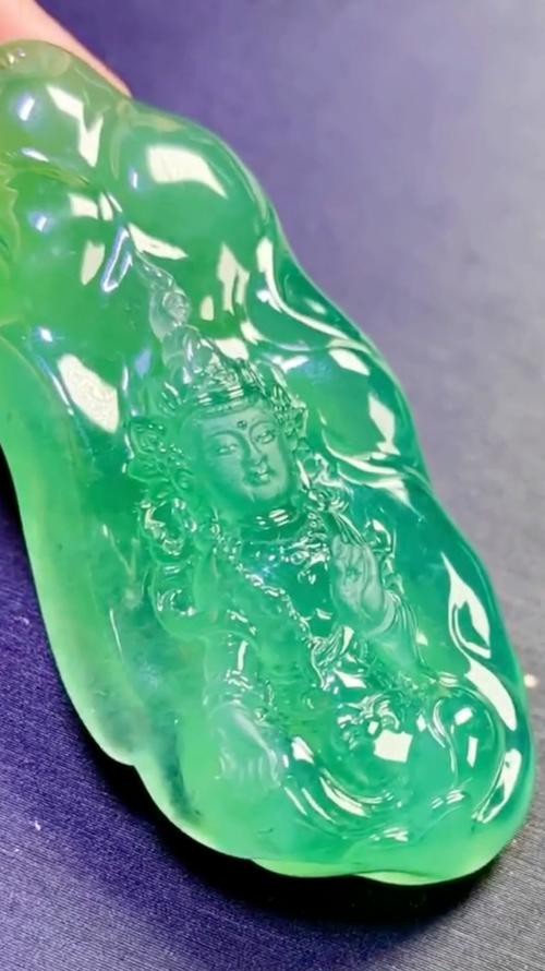翡翠照片大全高清【全球十大翡翠排行榜,第1名估價6億,第1名大開眼界】