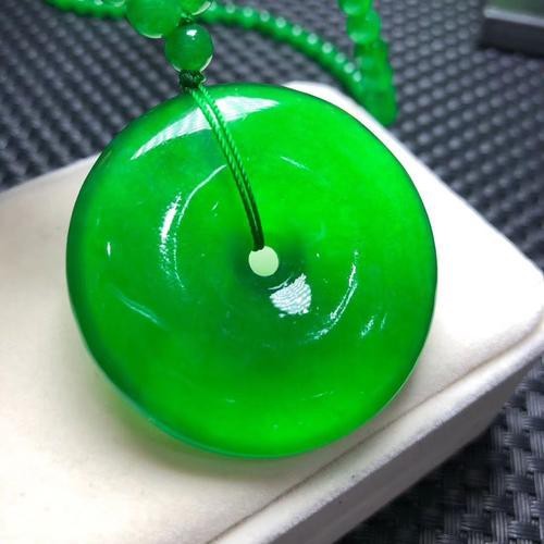 翡翠照片大全高清【全球十大翡翠排行榜,第1名估價6億,第1名大開眼界】