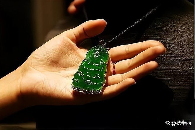 翡翠照片大全高清【全球十大翡翠排行榜,第1名估價6億,第1名大開眼界】